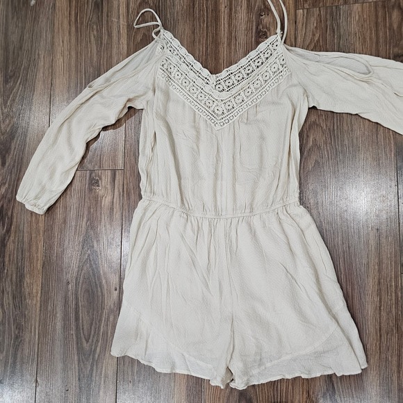 Ecote Cream Romper Crochet Open Cold Shoulder Boho Bohemian ‎ L - Picture 2 of 9